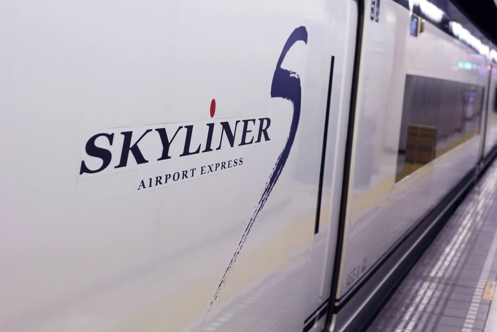 Tokyo-Keisei-Skyliner - Fast-Speed-Train-between-Narita-Airport-and-Central-Tokyo-955275a6-c26c-4555-96b9-ca7279b37a25.jpg