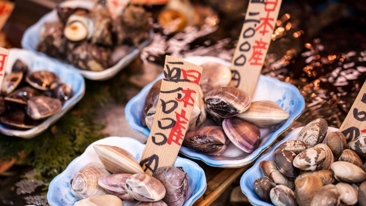 Tsukiji Market Food Tour in Tokyo: Sushi, Street Snacks and Wagashi (English Guide)
