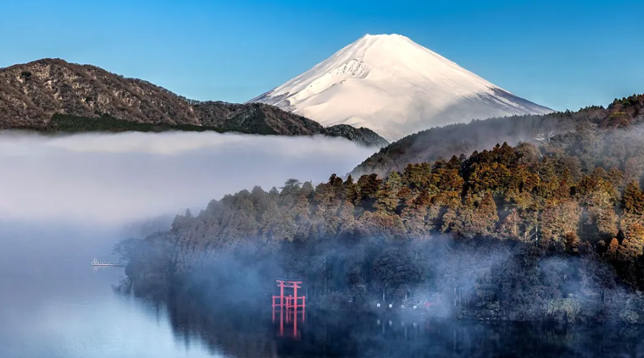 1-day tour to Mount Fuji and Hakone with visits to Lake Yamanaka, Lake Ashinoko, and Owakudani, including a complimentary ride on the Hakone Ropeway